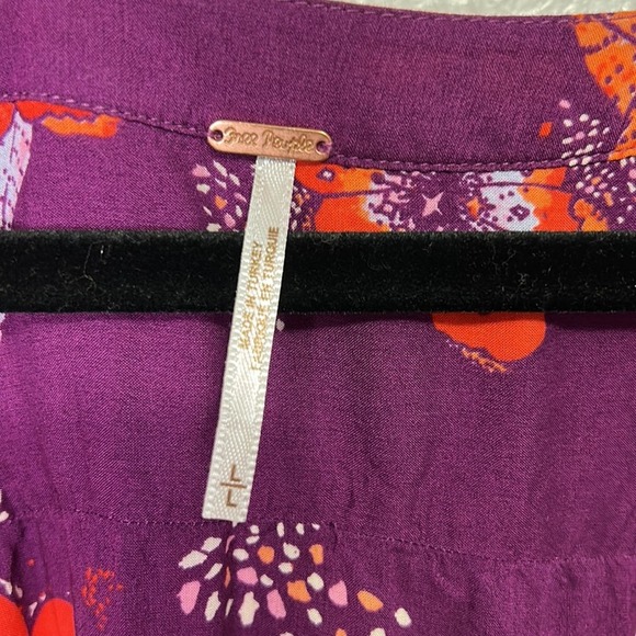 Free People Tuscan Dreams Plum Wrap Floral Blouse woman’s size large - Picture 4 of 5